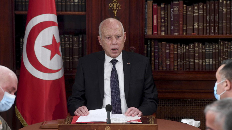 Predsednik Tunisa uveo policijski čas: Odluke u skladu sa Ustavom, građani da ostanu mirni