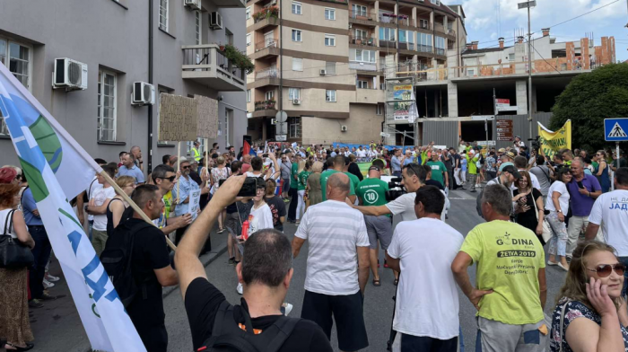 Izglasano upisivanje projekta "Jadar" u prostorni plan Loznice, protest ispred Skupštine grada