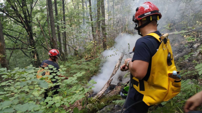 Zbog požara alarmantna situacija kod Peći, gori površina od 60 hektara