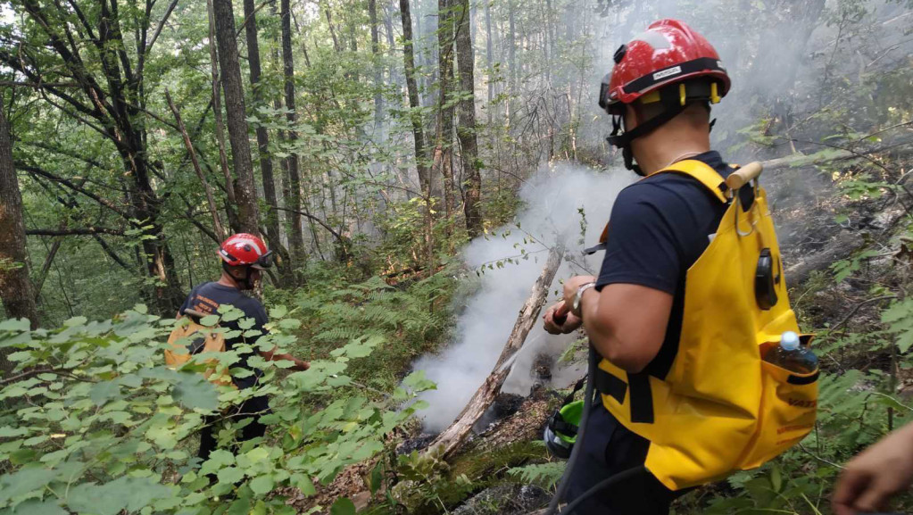 Zbog požara alarmantna situacija kod Peći, gori površina od 60 hektara