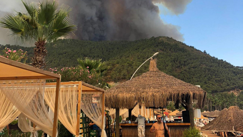U šumskim požarima u Turskoj poginule četiri osobe, evakuisani i pojedini hoteli