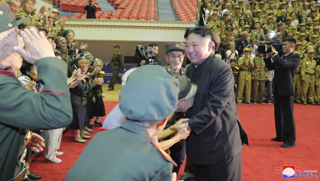 Kim Džong Un optužio SAD za stvaranje tenzija, na izložbi novog naoružanja obećao nepobedivu vojsku
