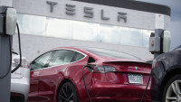 Tesla povlači skoro 12.000 vozila u SAD