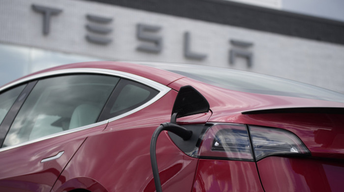Tesla povlači više od 80.000 automobila u Kini