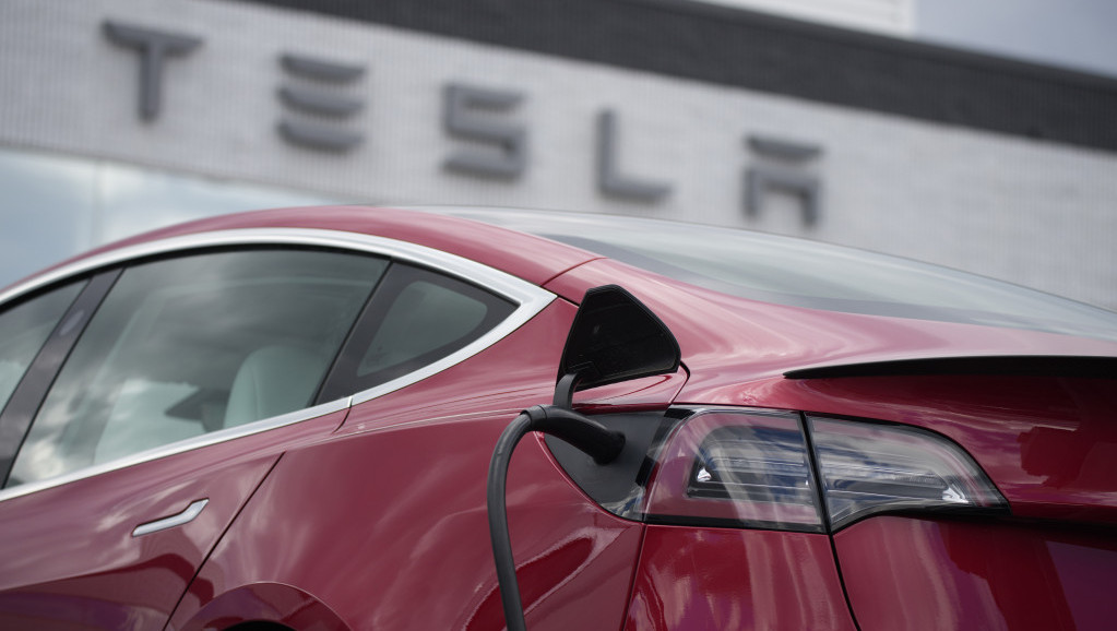 Tesla povlači više od 80.000 automobila u Kini
