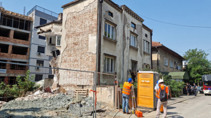 Protest opozicionih stranaka ispred opštine Vračar: Niko nije odgovarao zbog urušavanja u Vidovdanskoj