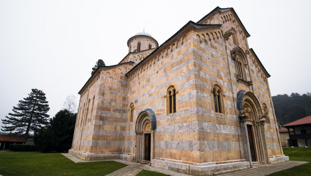 Šef EU u Prištini: Krajnje je vreme za sprovođenje odluke o imanju manastira Visoki Dečani