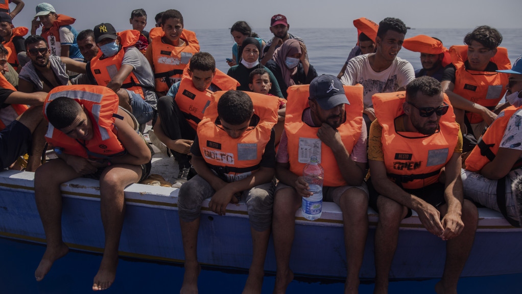 U drvenom čamcu krenuli ka Evropi: Spasioci iz Sredozemnog mora izvukli 394 migranta