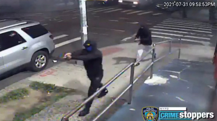 Pucnjava u Njujorku: Napadači ispred frizerskog salona otvorili vatru i ranili desetoro ljudi