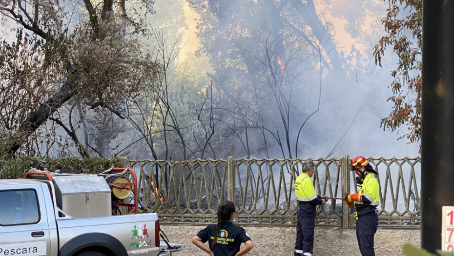 Gori jug Italije: Veliki požari u Kalabriji, temperatura na Siciliji 47 stepeni