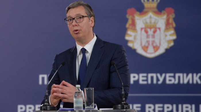 Vučić: Nastojaćemo da rast penzija prati rast plata