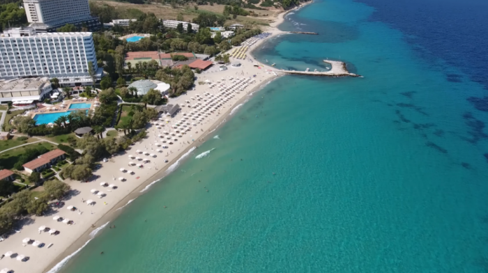 Zabrana kupanja u Pefkohoriju na Kasandri zbog curenja kanalizacije