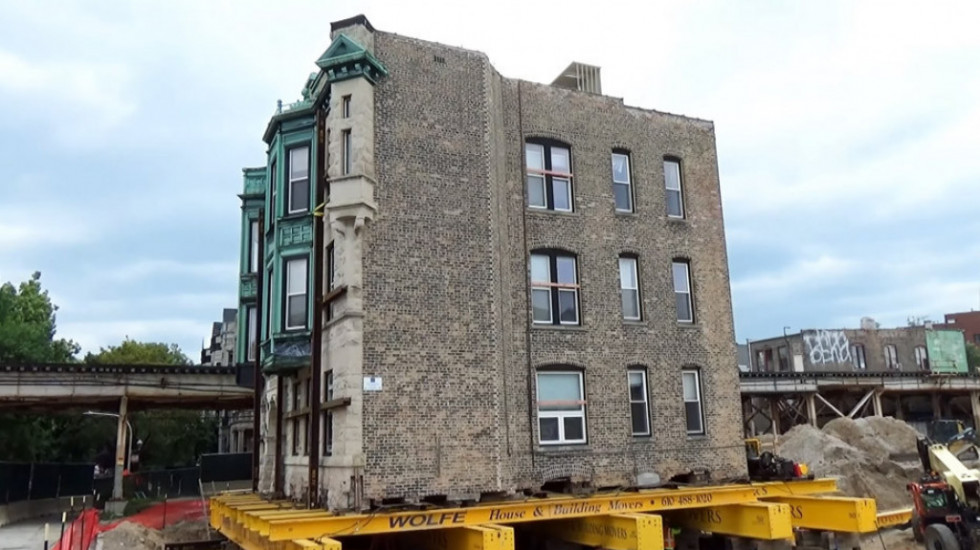 U Čikagu premeštaju stambenu zgradu staru 127 godina