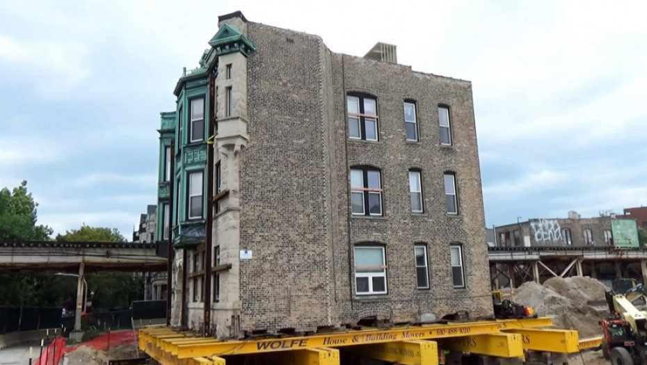 U Čikagu premeštaju stambenu zgradu staru 127 godina
