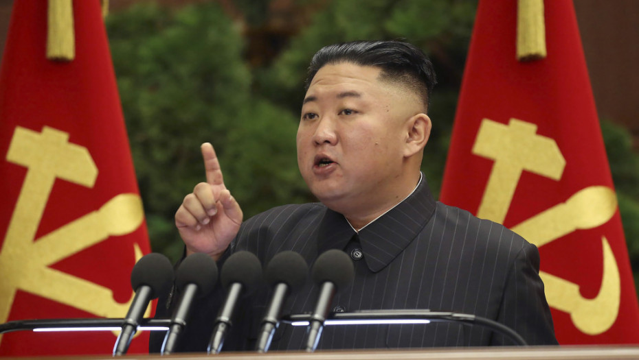 Kim DŽong Un: Severna Koreja mora da nastavi sa napretkom