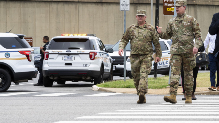 Ubijen napadač kod Pentagona, preminuo i policajac ranjen u pucnjavi