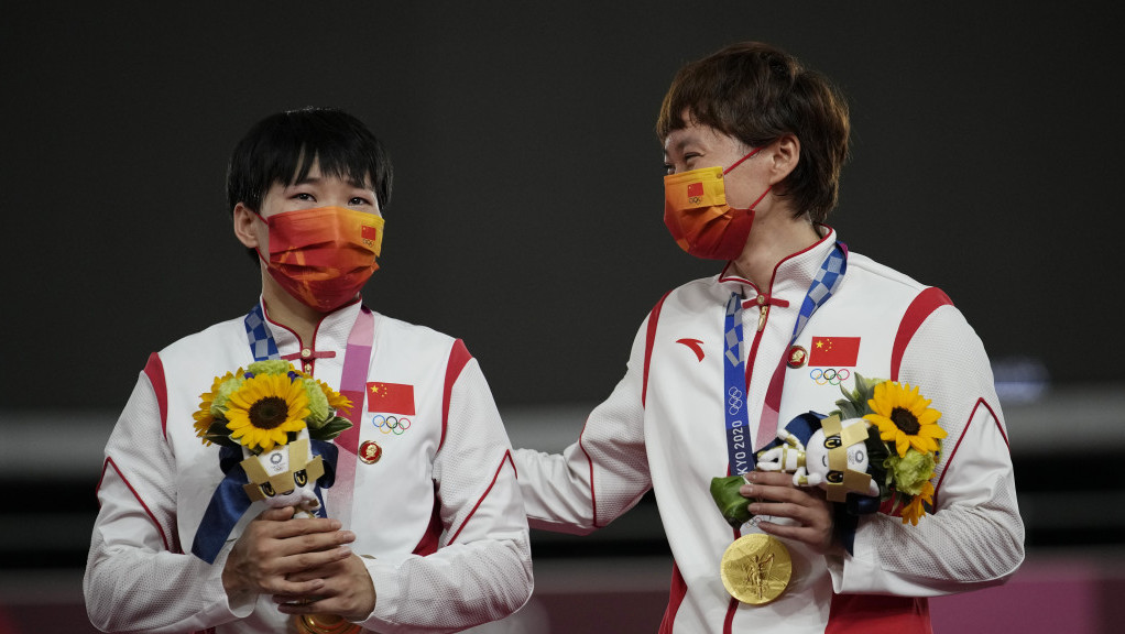Otvorena istraga protiv dve kineske olimpijke, nosile bedževe na kojima je Mao Cedung
