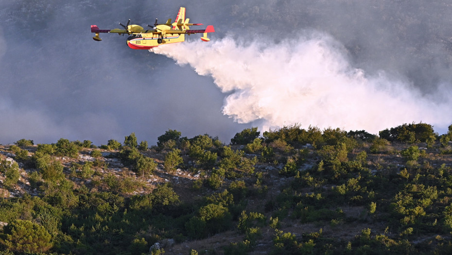 Požar kod Trogira pod kontrolom, do sada izgorelo 1.600 hektara rastinja