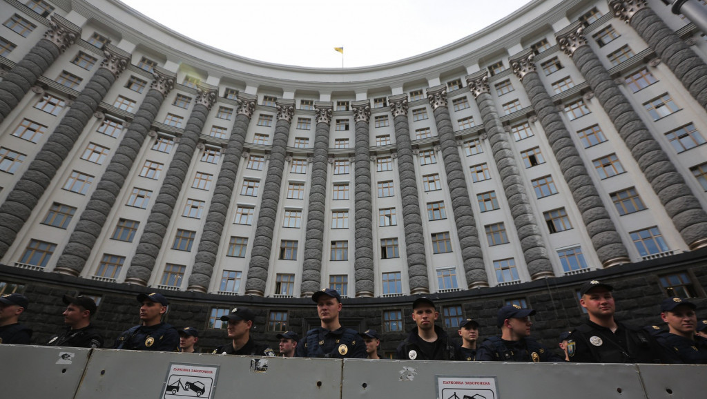 Okončana drama, uhapšen muškarac koji je pretio da će aktivirati bombu u zgradi Vlade u Kijevu