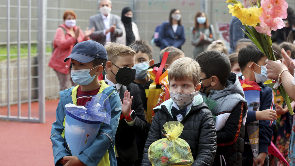 Nova školska godina u Austriji počinje sa obaveznim maskama i testovima na koronavirus