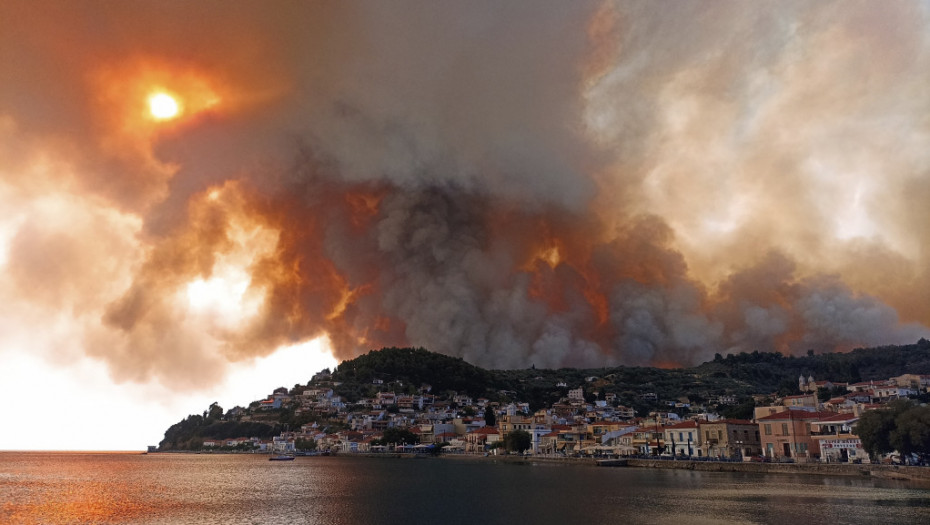 Dramatično na Eviji: Naređene nove evakuacije zbog vatrene stihije, monasi ne žele da napuste manastir