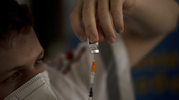 Izrael daje treću dozu vakcine starijim od 30 godina