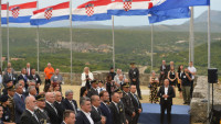 Hrvatska obeležava Dan pobede, Srbi se sećaju stradalih i prognanih