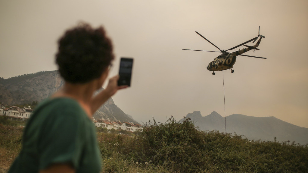 Većina požara u Turskoj pod kontrolom,  na terenu 16 aviona, 57 helikoptera, 850 cisterni i 5.250 radnika