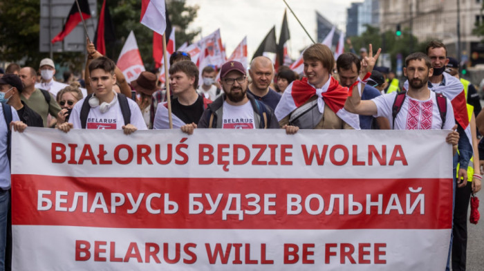 Stotine ljudi protestovalo u Varšavi protiv Lukašenkovog režima