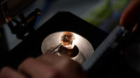 Kineski naučnici kreirali najotpornije staklo na svetu - može da ogrebe čak i dijamant