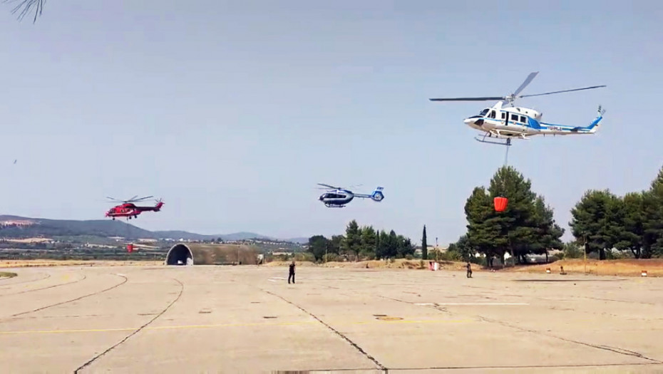 Srpski helikopteri juče u 30 naleta stavili pod kontrolu vatru u dva sela na Eviji