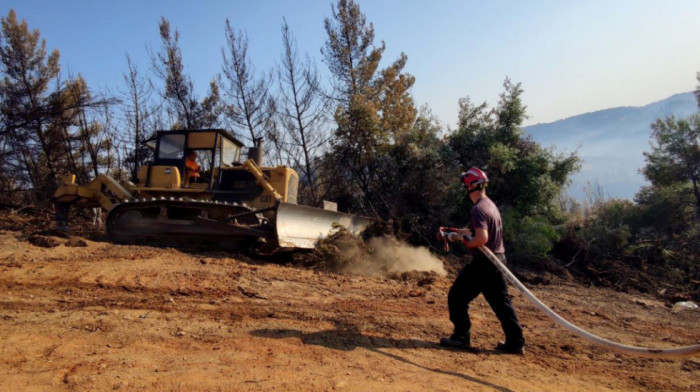 Atinsko predgrađe Lavrio evakuisano zbog požara