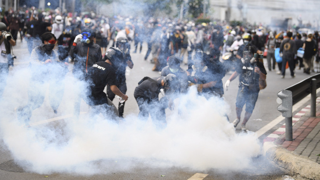 Sukob demonstranata i policije na Tajlandu, traži se ostavka premijera
