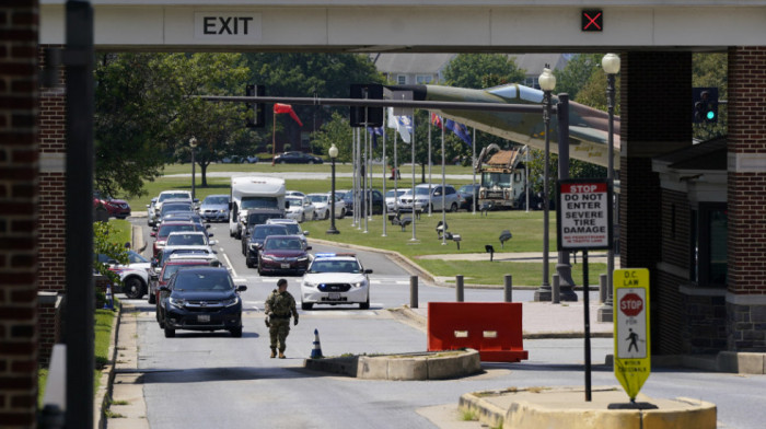 Blokirana vojna baza u Vašingtonu, naoružana osoba upala u kompleks
