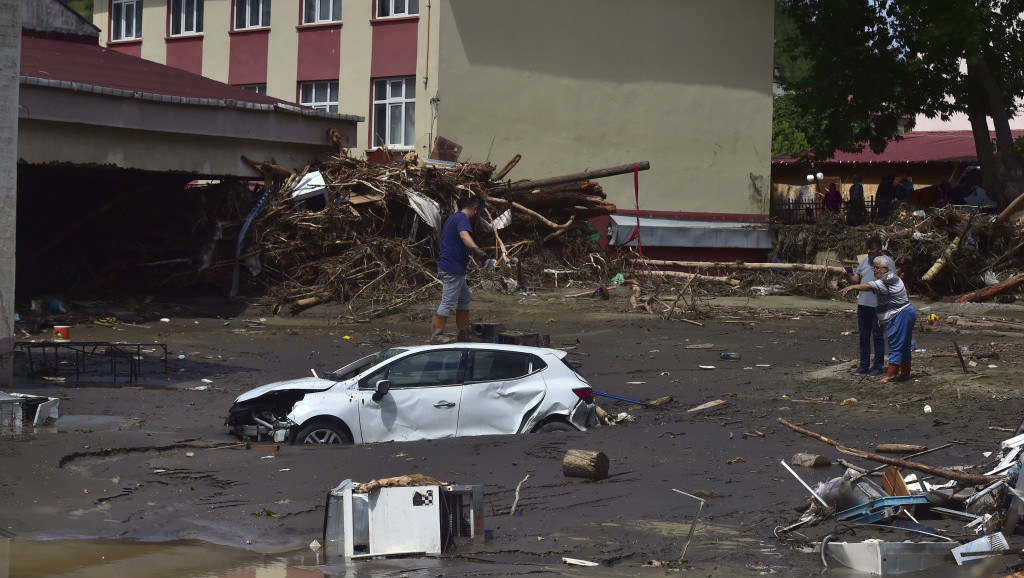 Poplave u Turskoj odnele 44 života: Iza bujica ostale uništene kuće, mostovi i prevrnuti automobili