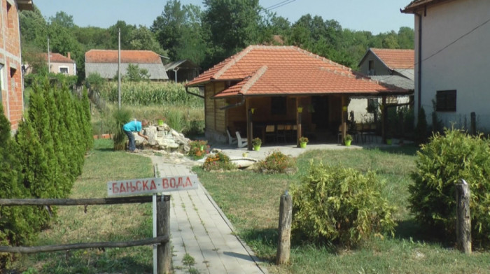 Dođu sa štakama, a kući se vrate na nogama: Slatinska Banja kod Čačka izlečila na stotine ljudi