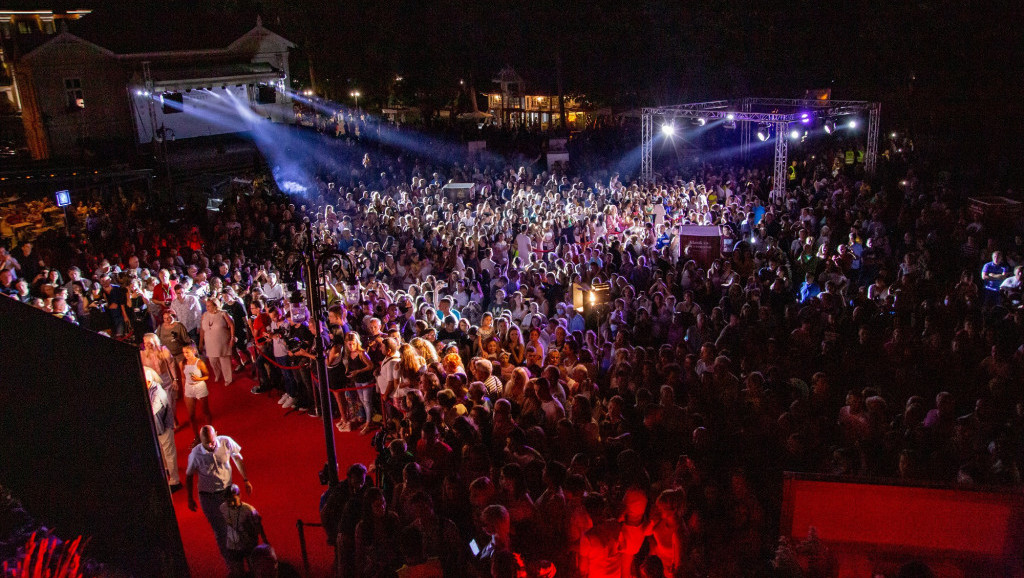 Autobus iz "Ko to tamo peva", "Skvid gejm" i sedam premijera na Festivalu filmskog scenarija u Vrnjačkoj Banji