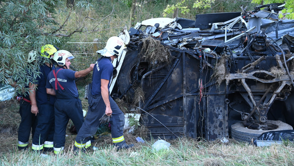 Teška nesreća u Mađarskoj: Osam osoba poginulo u udesu autobusa