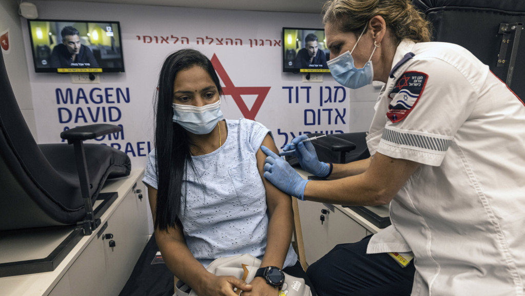 Starosna granica za treću dozu vakcine protiv korone u Izraelu smanjena na 40 godina