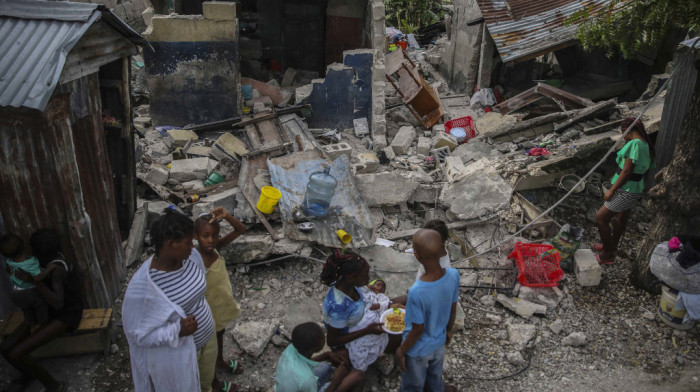 Broj žrtava zemljotresa na Haitiju porastao na 724