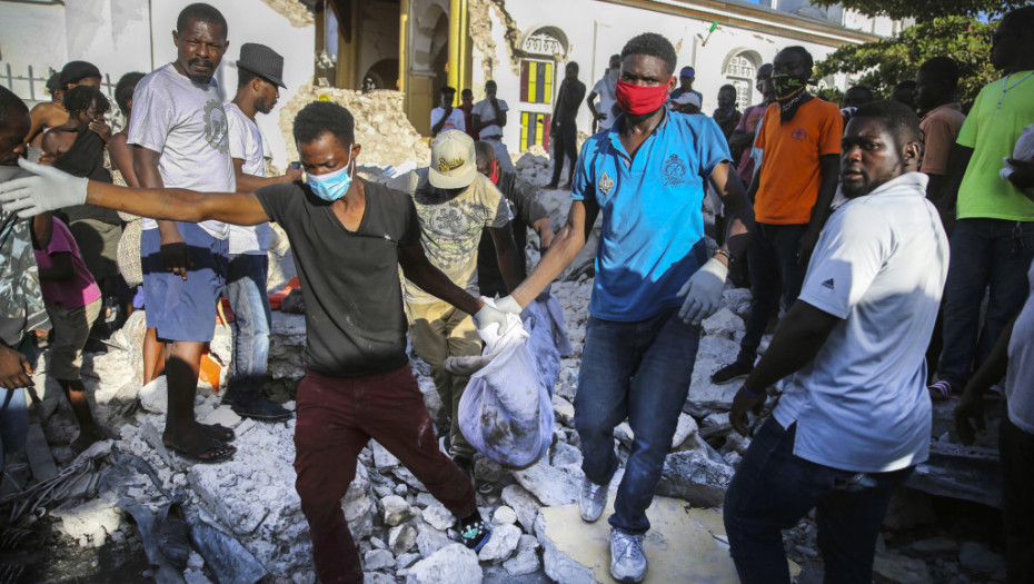 Razorni zemljotres na Haitiju odneo 1.297 ljudskih života, razrušeno više od hiljadu kuća