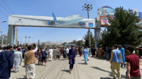Mnogi Avganistanci očajnički pokušavaju da napuste zemlju, velika gužva na aerodromu u Kabulu