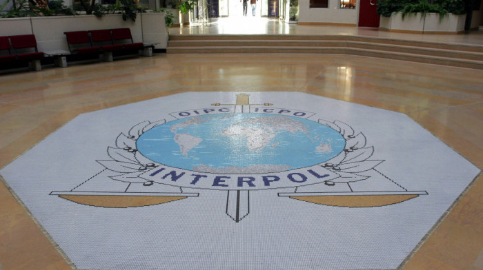 Interpol upozorio na kriminalce koji prodaju lažne vakcine protiv koronavirusa