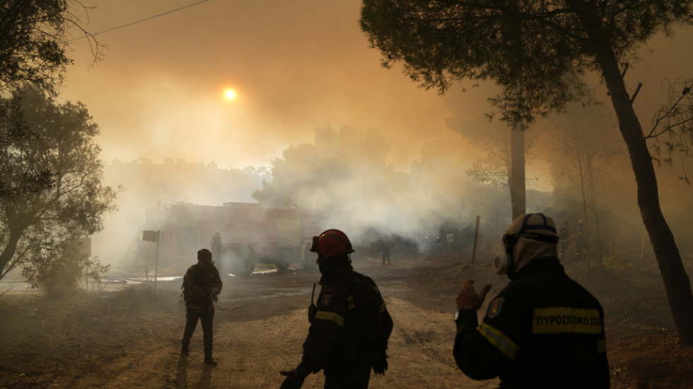 Drugi dan zaredom bukti šumski požar kod Atine, evakuisan starački dom
