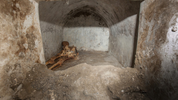 Neobično otkriće u Pompeji: Arheolozi pronašli dobro očuvan kostur u grobnici koja je uništena u erupciji Vezuva