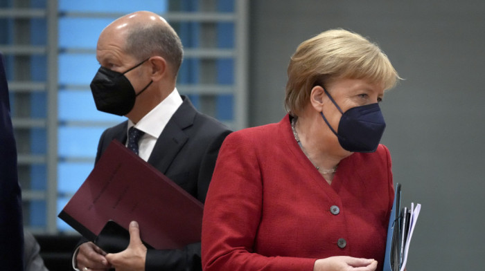 Merkel i Šolc: Nemačkoj potrebne dodatne mere u borbi protiv pandemije