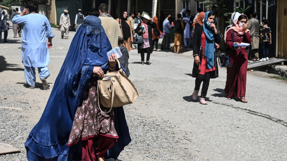 Novi dekret talibanskih vlasti u Avganistanu: Žene moraju da pokriju lice na javnom mestu