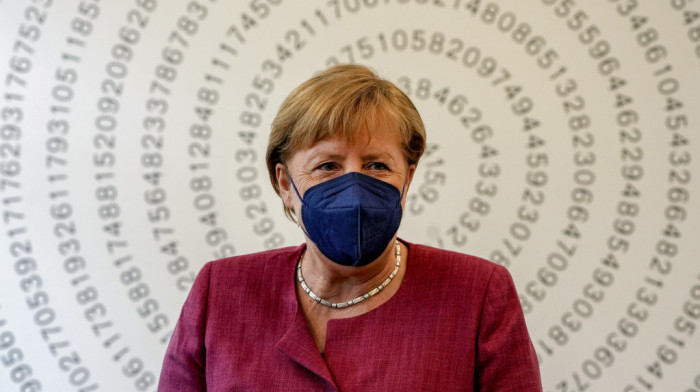 Tri poruke za region i jedna za naslednike u Nemačkoj - Merkelova u Beogradu i Tirani, na stolu i "osetljiva pitanja"