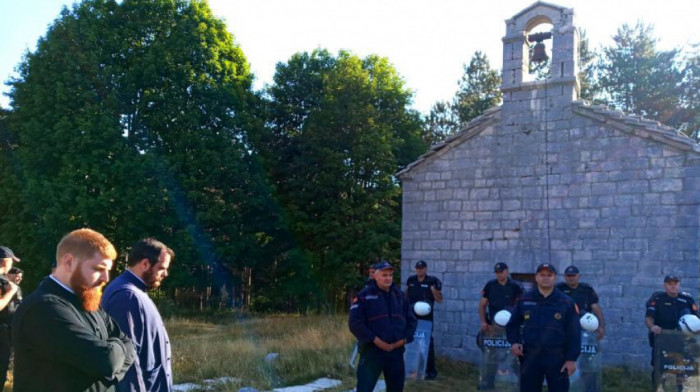 Sveštenici SPC onemogućeni da služe liturgiju na Ivanovim Koritima, policija tvrdi da su ih pripadnici CPC obmanuli