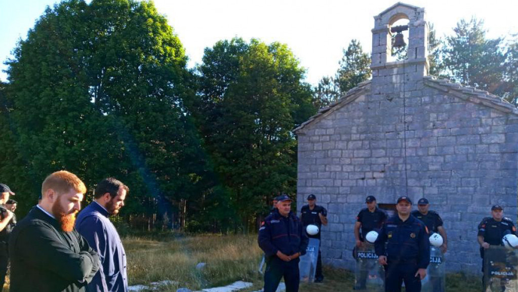 Sveštenici SPC onemogućeni da služe liturgiju na Ivanovim Koritima, policija tvrdi da su ih pripadnici CPC obmanuli